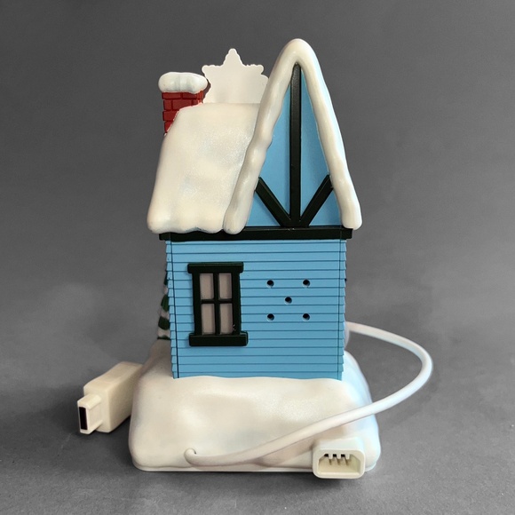 Vintage Hallmark Caroling Cottage - Picture 3 of 7